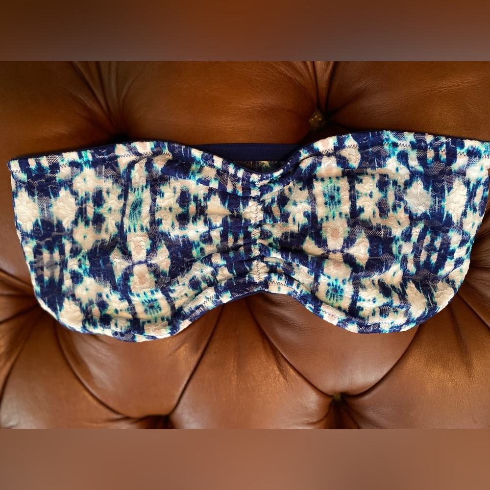 Pink Victoria’s Secret bandeau Size L 🩵💙 blue